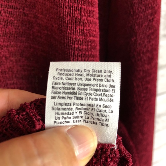 DKNY Women's Size L V-Neck Sweater Gently Loved - Picture 6 of 7